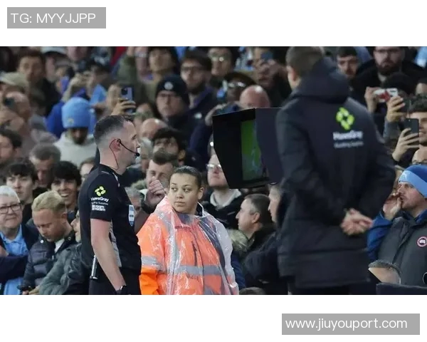 国王杯激战利物浦小胜多特蒙德帽子戏法引发争议判罚全场沸腾