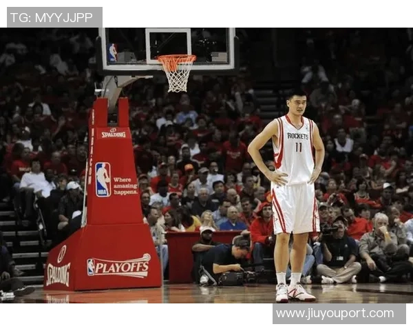 姚明放大版：探索中国篮球巨星的成长历程与全球影响力