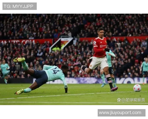 热刺与曼联友谊赛战平点球大战精彩瞬间引发全场欢呼