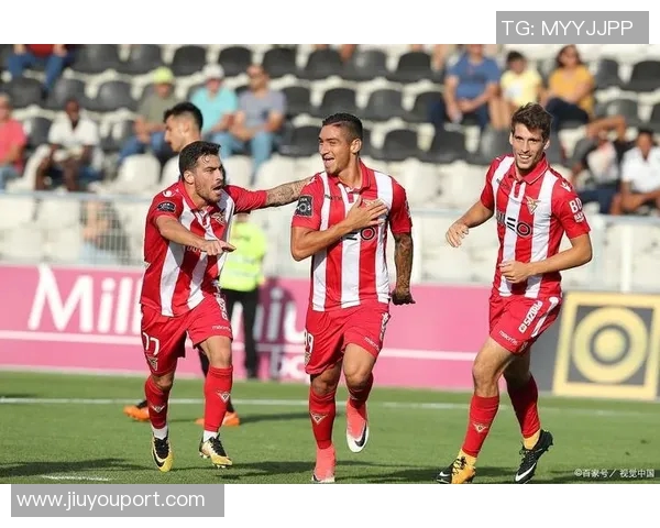 足总杯精彩对决本菲卡与莱比锡战成平局乌龙球成比赛转折点分析 足总杯精彩对决本菲卡与莱比锡战成平局乌龙球成比赛转折点分析